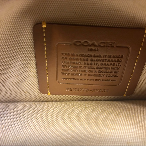 Coach Cooper  Carryall black smoke free environment rose is not included - Picture 8 of 12